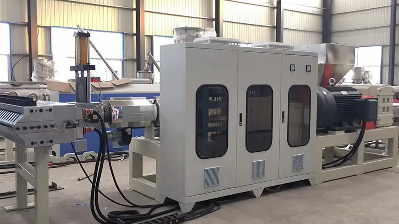 Ano ang mga pag -iingat para sa paggamit ng isang plastic sheet machine?