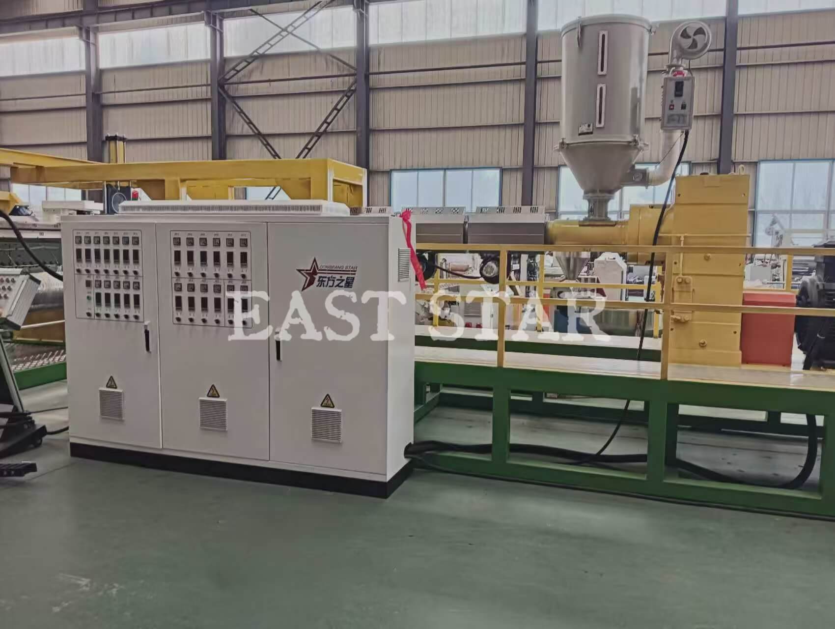 Breakthrough Innovation! Qingdao Eaststar Bagong 2.4-Meter Manure Belt Sheet Extrusion Line Matagumpay na gumulong sa linya