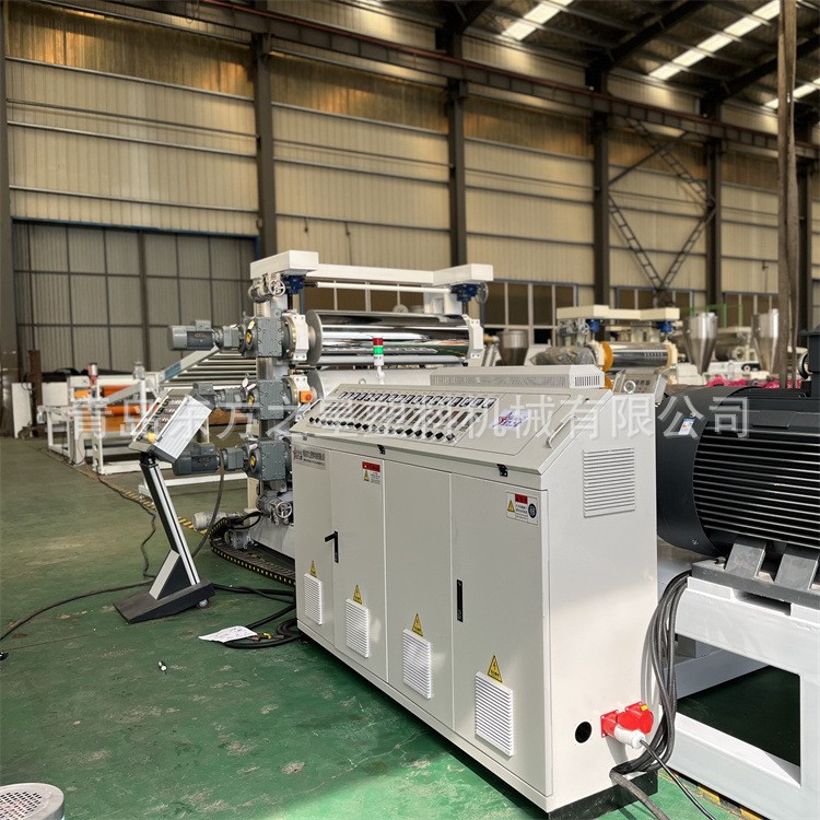 Pagbisita ng Customer para sa PVC Diamond Pattern Plate Production Line para sa Animal Husbandry