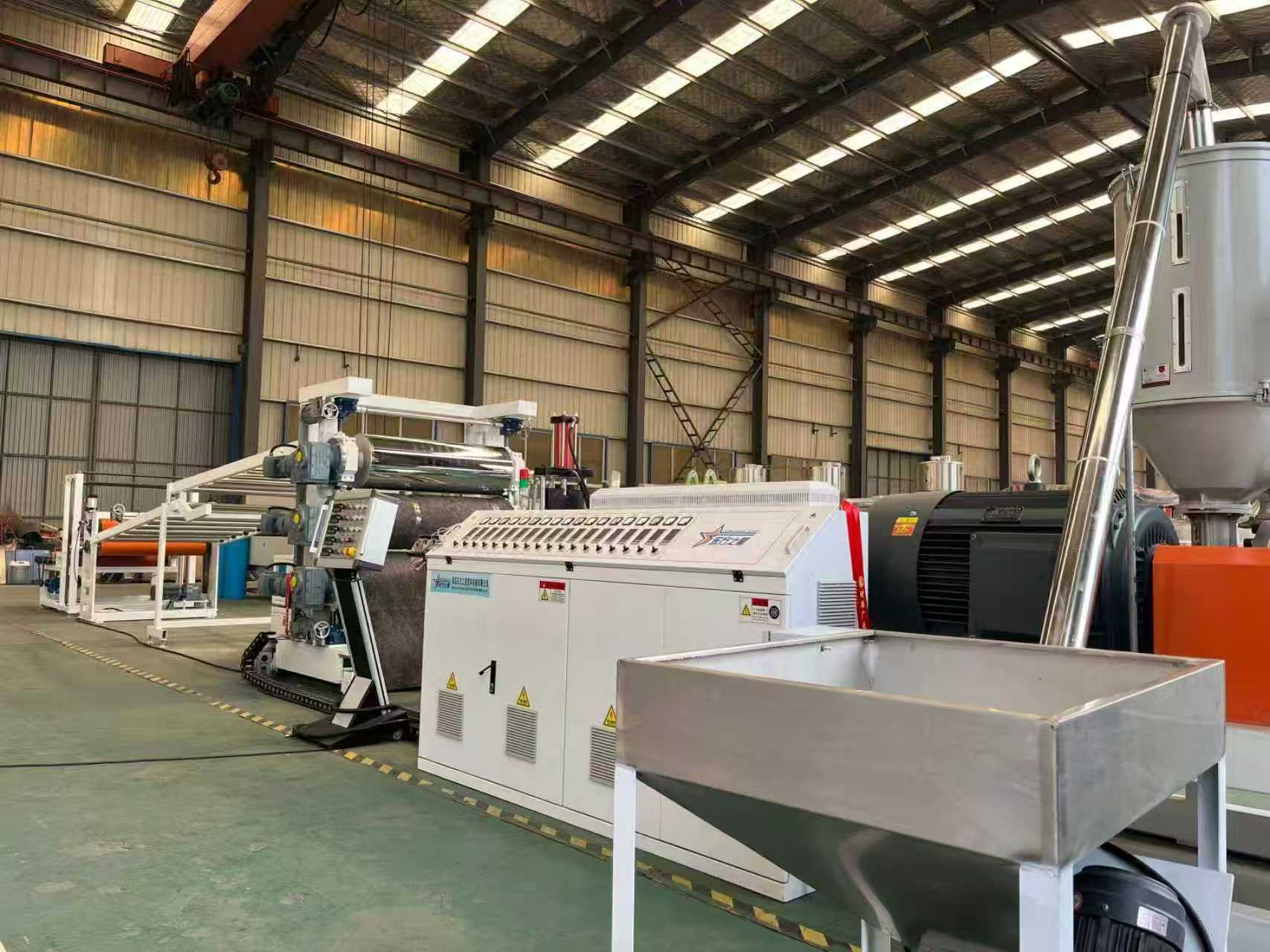 Tinatanggap ng Qingdao Eaststar ang mga kliyente para sa TPE/TPV/TPU/TPR Anti-Slip Mat Equipment Inspection