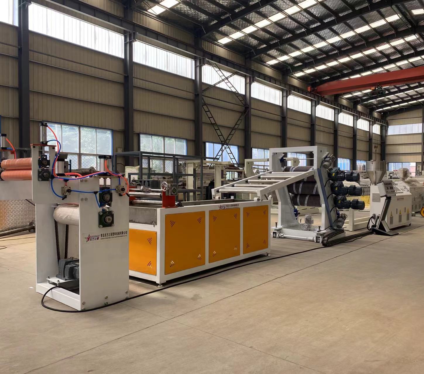 Propesyonal na PVC Flexible Door Curtain Production Line Solutions Paganahin ang mahusay na pang -industriya na produksiyon ng kurtina ng kurtina