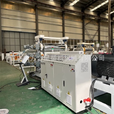 Flexible Sheet Manufacturing: Propesyonal na SPVC Flexible Sheet Production Line ay nagbibigay kapangyarihan sa Modern Livestock at Building Materials Development