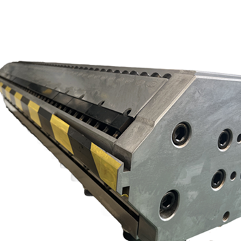 Ang sheet extruder ay namatay